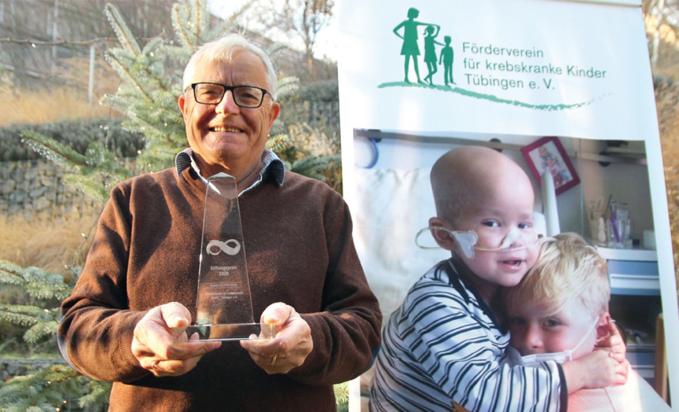 Anton Hofmann mit dem Pokal