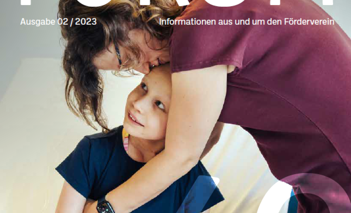 Titelcover der Zeitschrift FORUM- eine Mutter mit ihrem krebskranken Kind