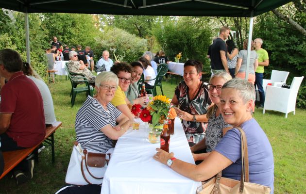 Besucher auf öffentlicher Veranstaltung des Fördervereins