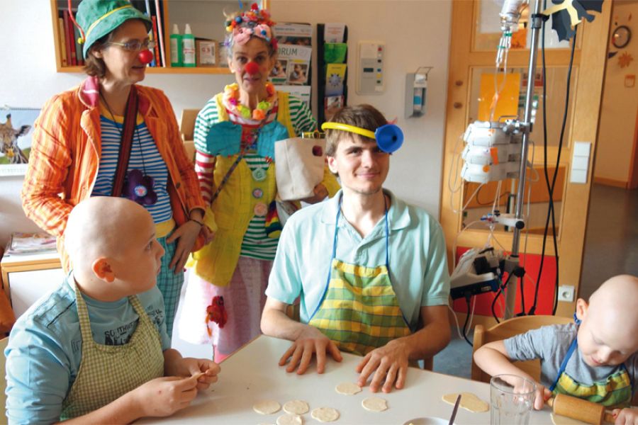 clowns im dienst veranstalten benefizevents